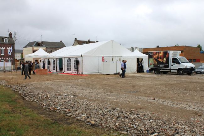 Location de tente clé en main pour pose de première pierre prés de Rouen